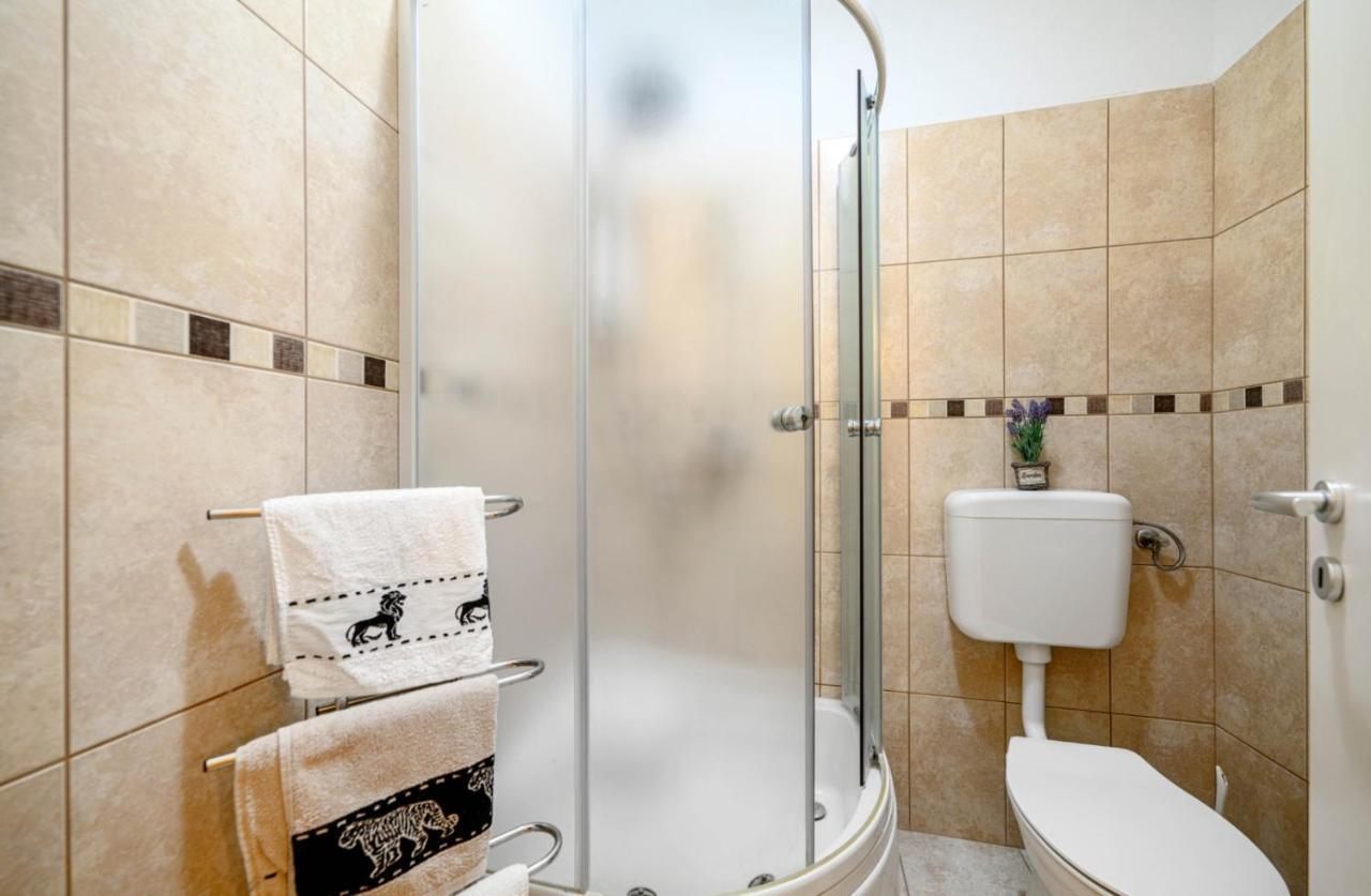 Apartments Oto Жаборич Экстерьер фото